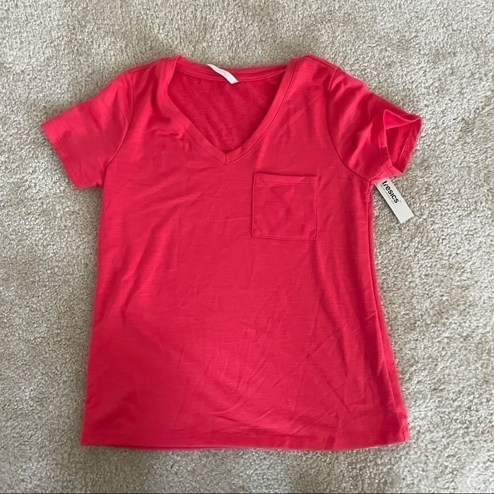 NWOT Women’s Tresics Short Sleeved Shirt!